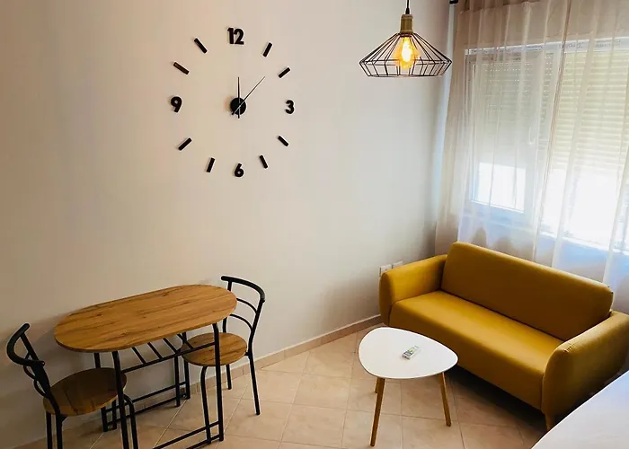 Joyb Near Golem, Durres Lägenhet *