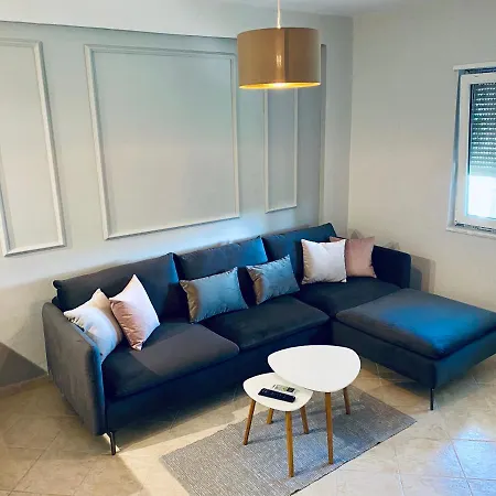 Joyb Near Golem, Durres アパート *