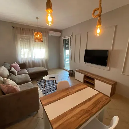 Joyb Near Golem, Durres ゴーレム