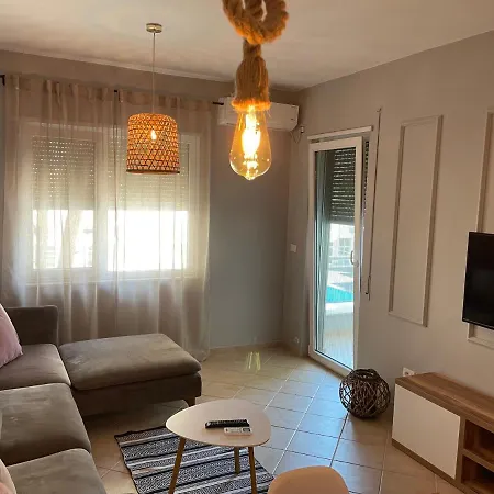 アパート Joyb Near Golem, Durres *