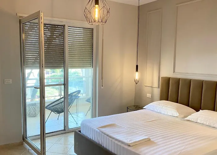 Joyb Near Golem, Durres アパート *