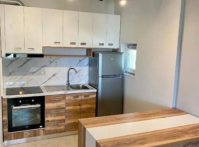 Joyb Near Golem, Durres アパート *