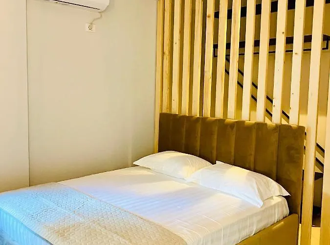 Joyb Near Golem, Durres ゴーレム